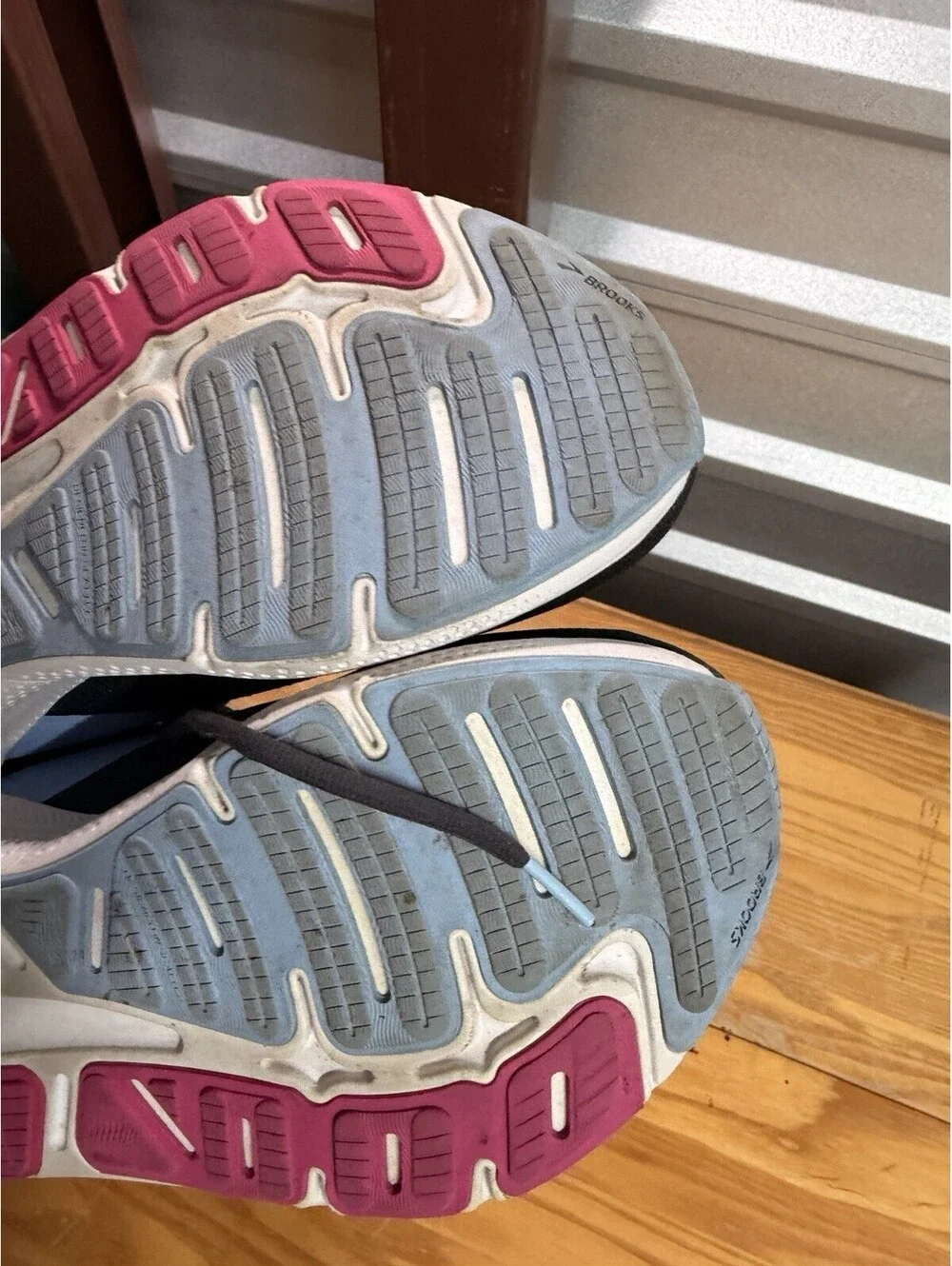 Brooks Ghost Max Women’s 10 Extra Wide Running/Walking Sneakers Blue Pink